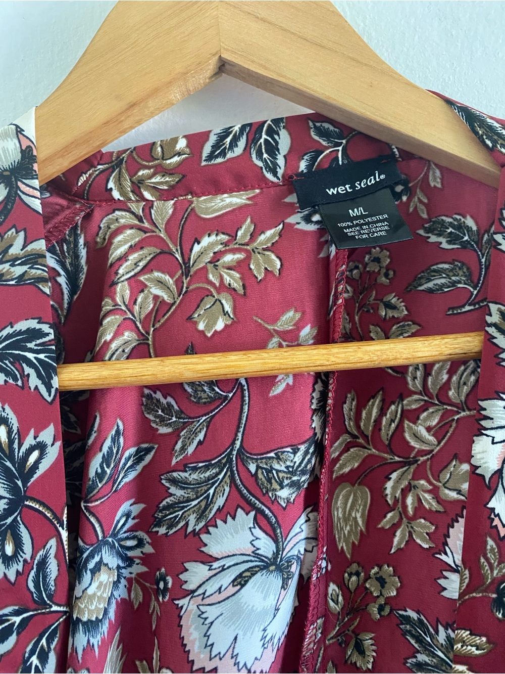 Wet Seal Floral Satin Kimono Top Size M/L Burgundy Boho Festival - Picture 4 of 9